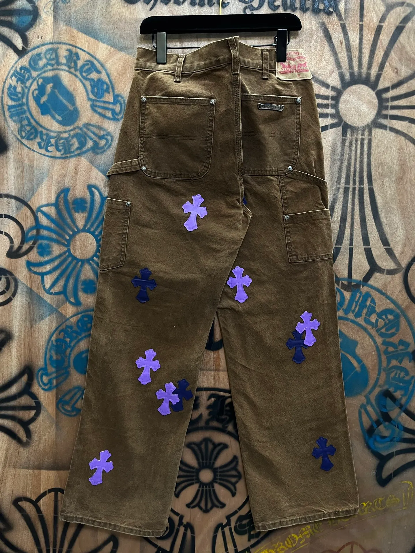 P640 Wang Zha is online! Heavy 15.5oz! Kill all market versions instantly! Price bottomed out chrome hearts limited series new city limited jeans Chrome Hearts city limited jeans vintage levis American made 501 505 517 base version remake Levis American made 501 base version imported sheepskin 925 silver remake Customers provide waist and pants length or height and weight The studio will select the most suitable base version for you to remake There are many people doing remakes in the market Don't belittle or comment The difference is visible to the naked eye See more and compare yourself #CHROME HEARTS Unisex size: 28 30 32 34 36 38 40 42